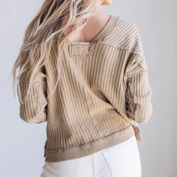 🛑 1 hour sale. Free People, magic thermal top, color: bones/khaki, small - Picture 3 of 10